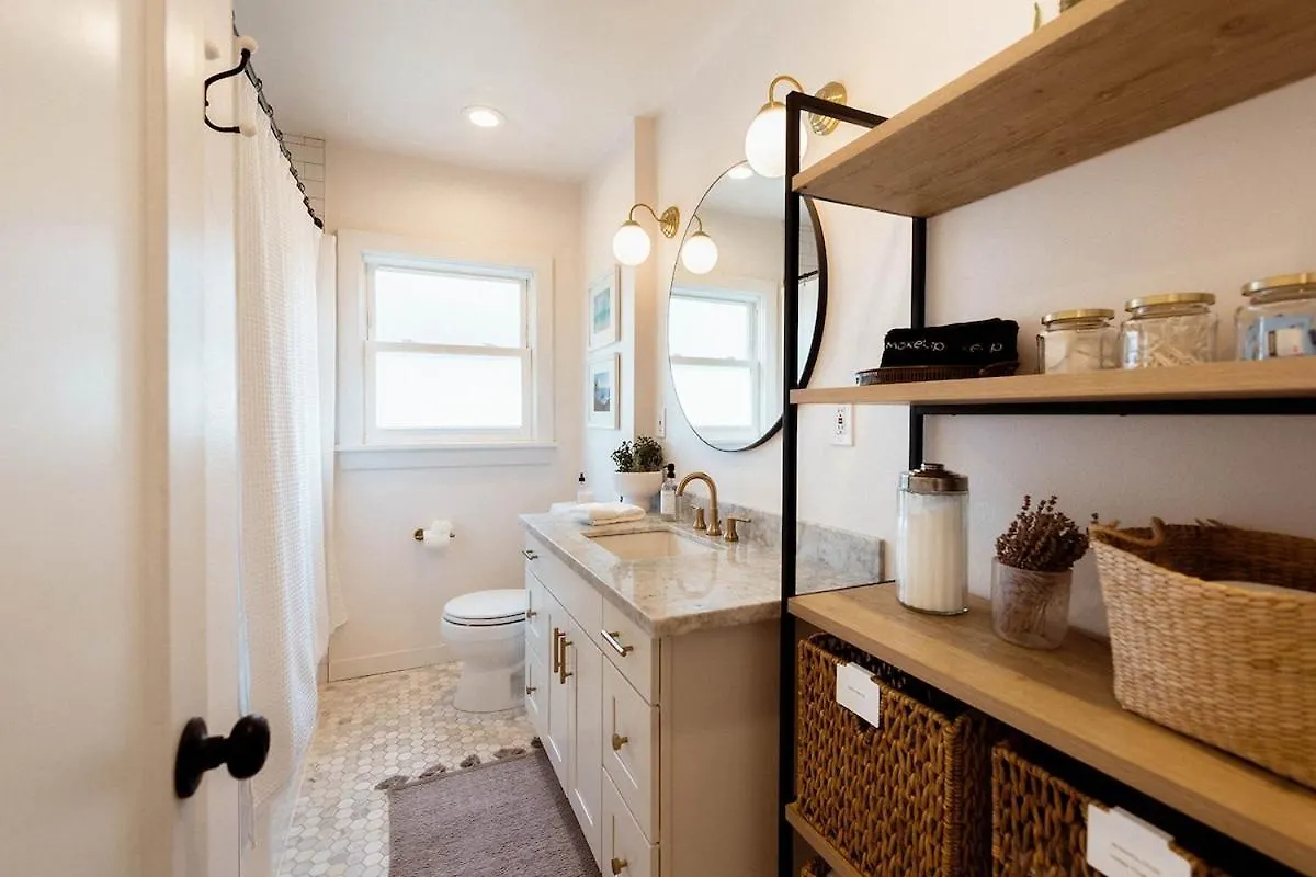 Holiday home Renovated 3-Br Retreat With Ac, 10 Mins To Downtown Villa Seattle United States